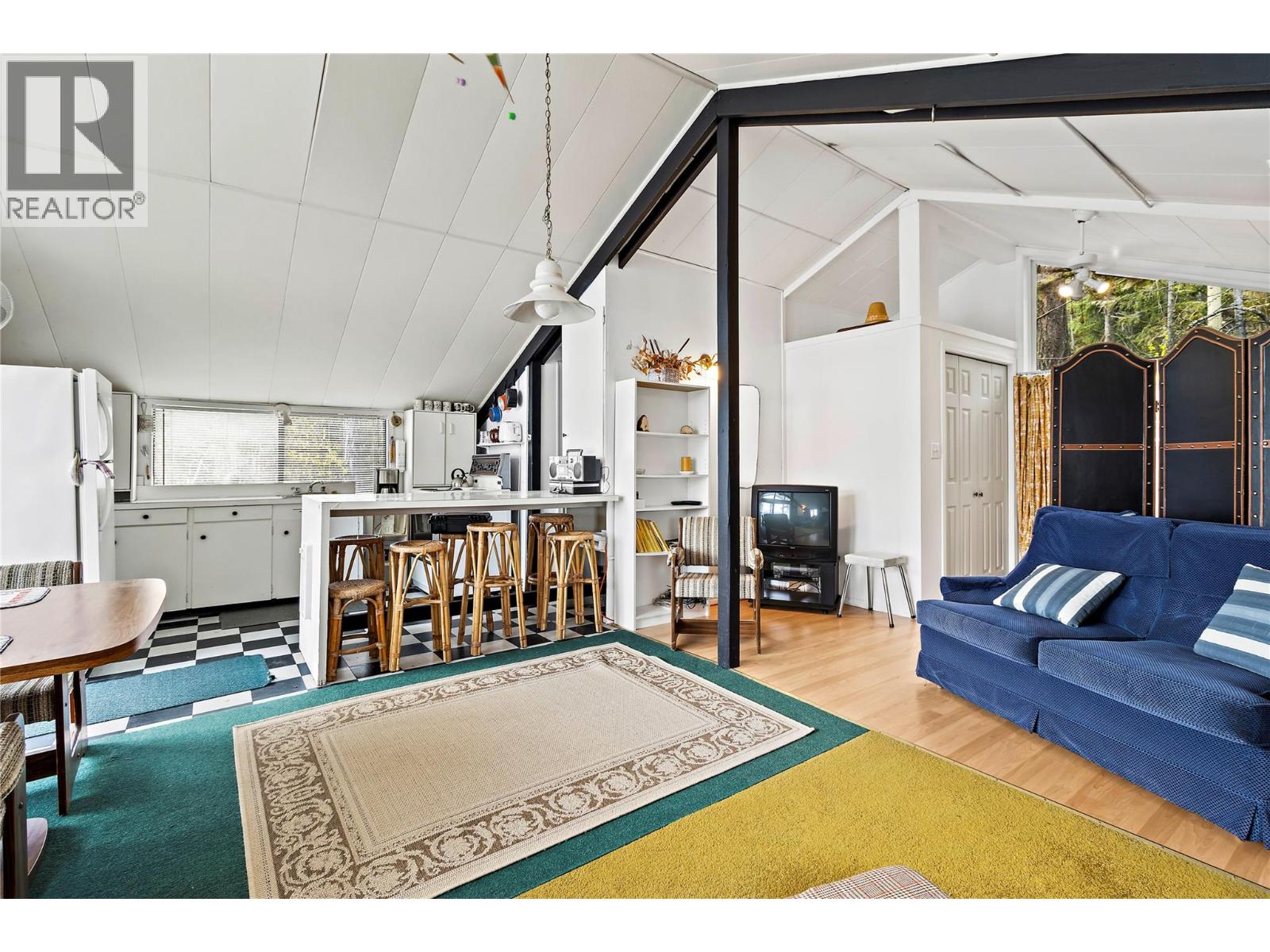 1665 Blind Bay Road, Blind Bay