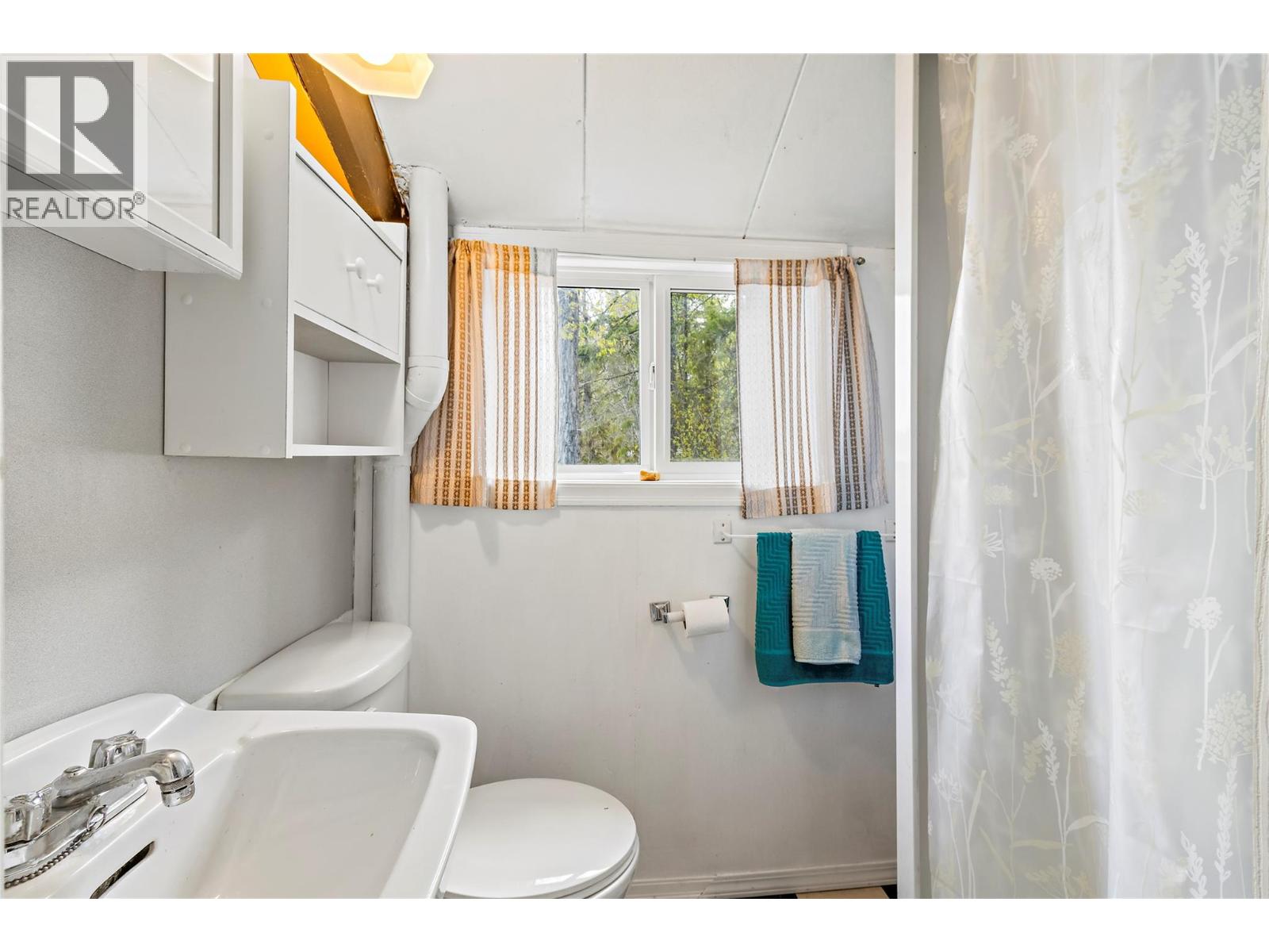 1665 Blind Bay Road, Blind Bay