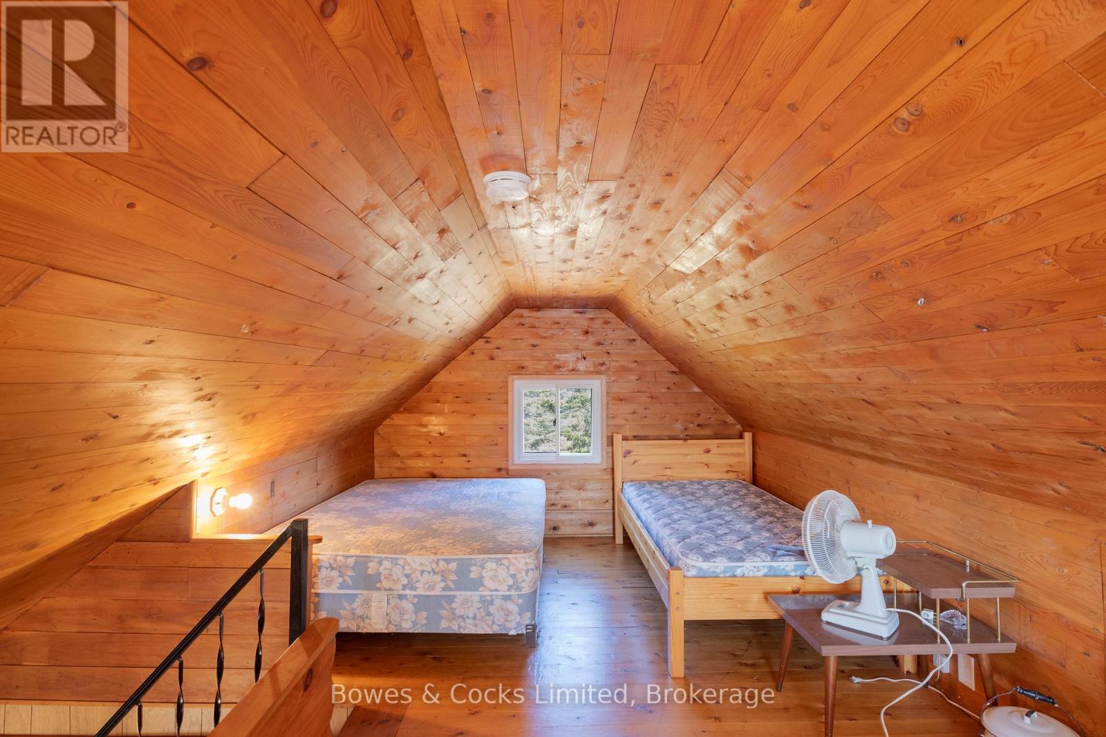348 STEENBURG LAKE ROAD N - 32