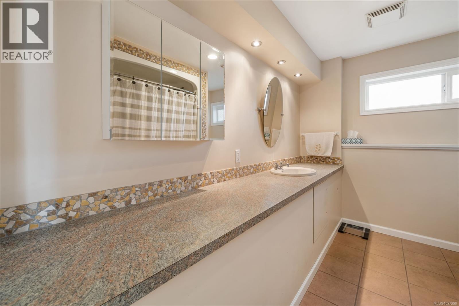 567 PRINCE ROBERT DR - 43