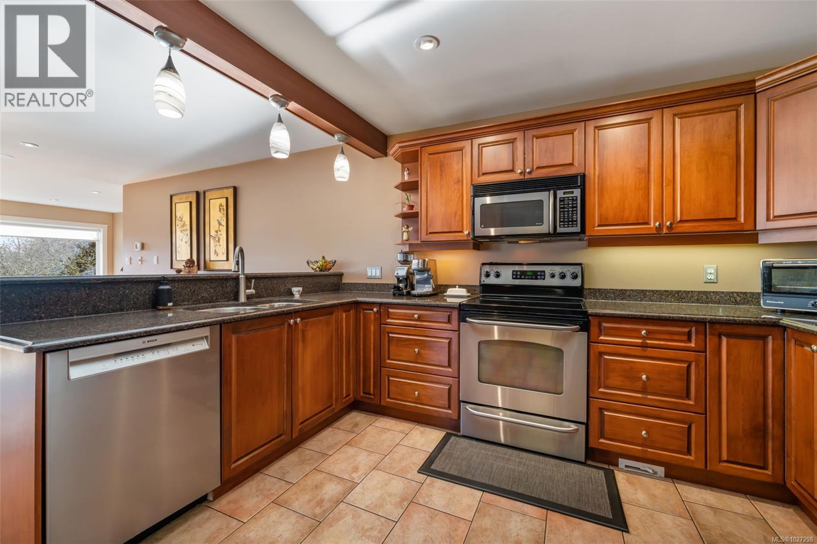 567 PRINCE ROBERT DR - 14