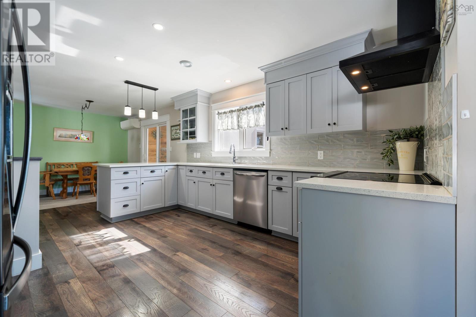 Property 17 of 45 of 209 Louise Street