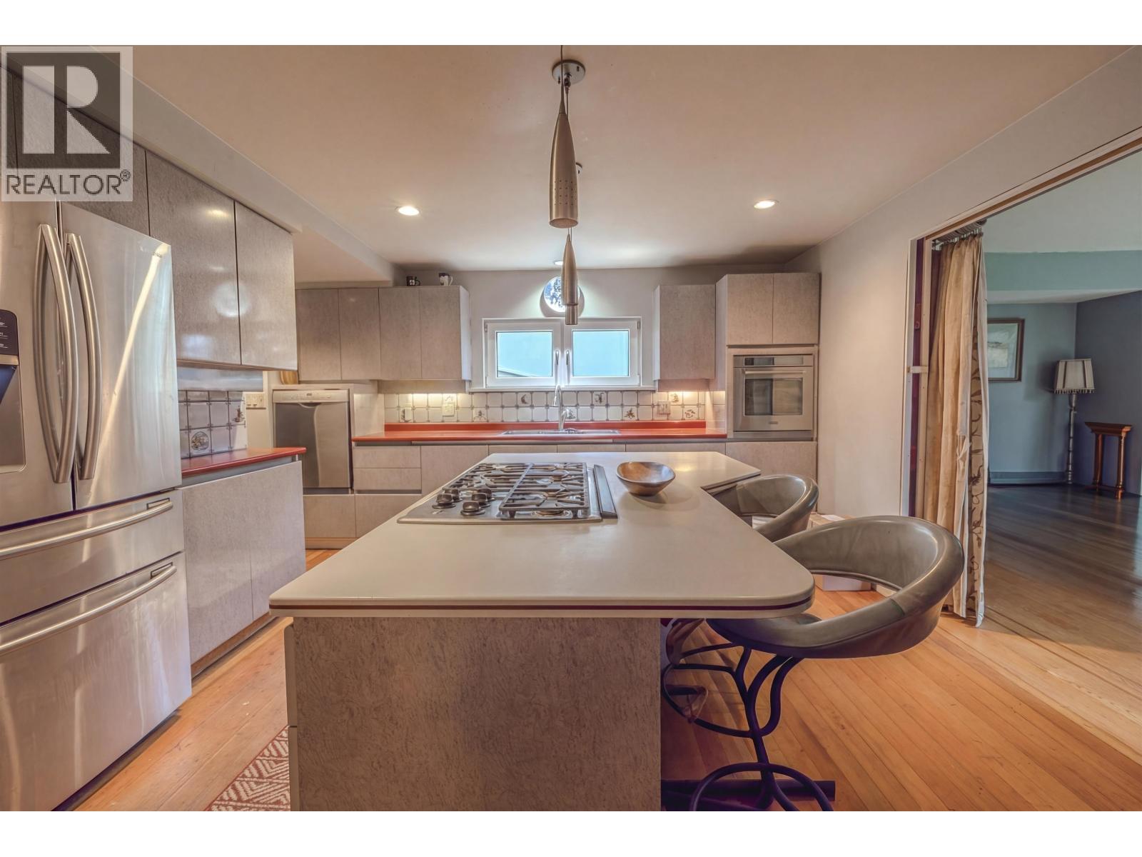 1650 PALMERSTON AVENUE, West Vancouver