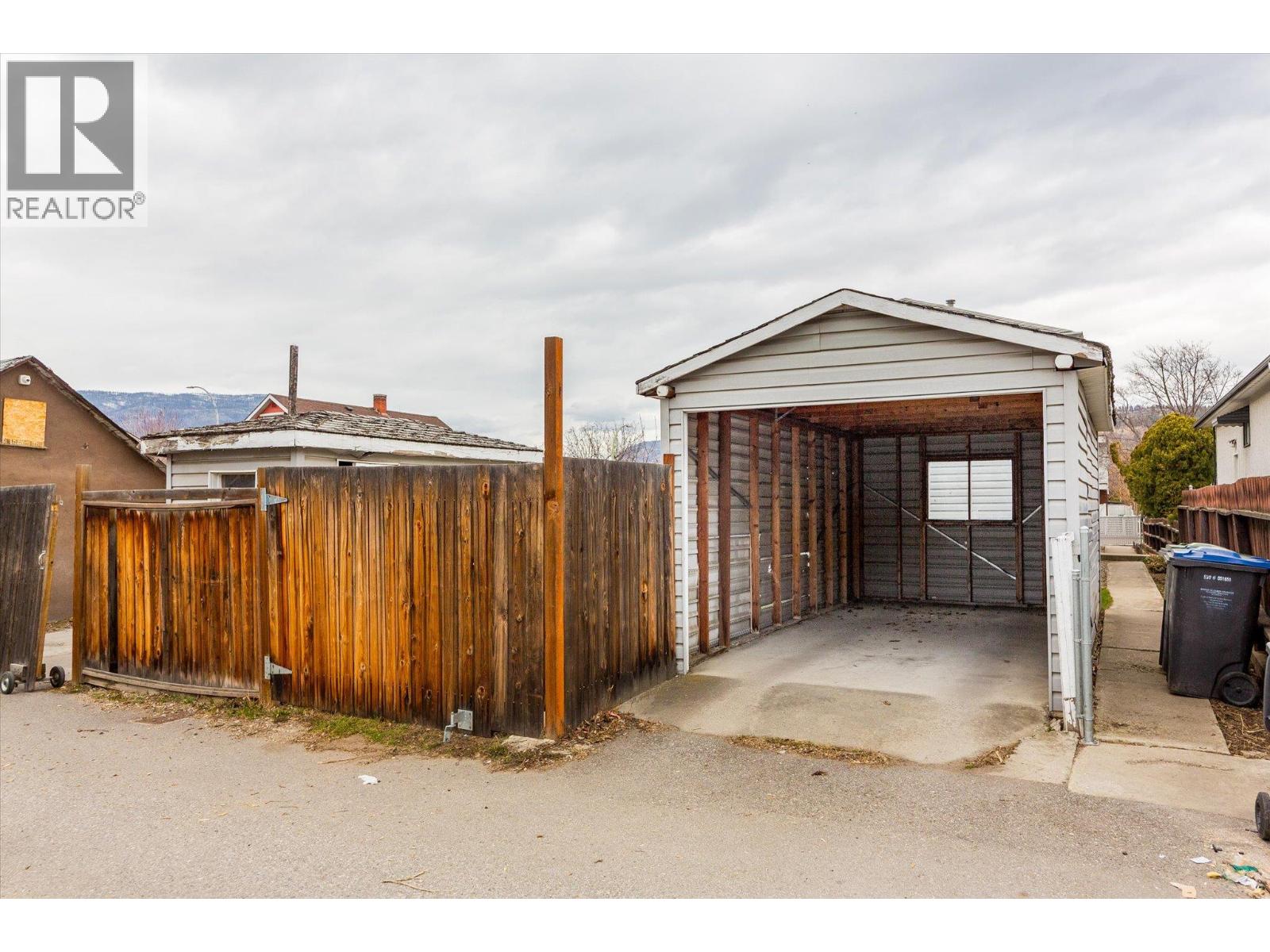 923 Fuller Avenue, Kelowna