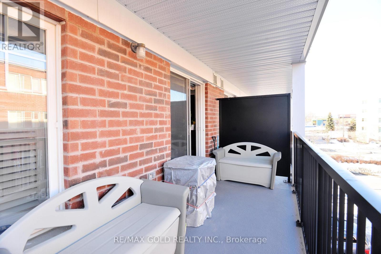 #26 671 WARDEN AVENUE - 26