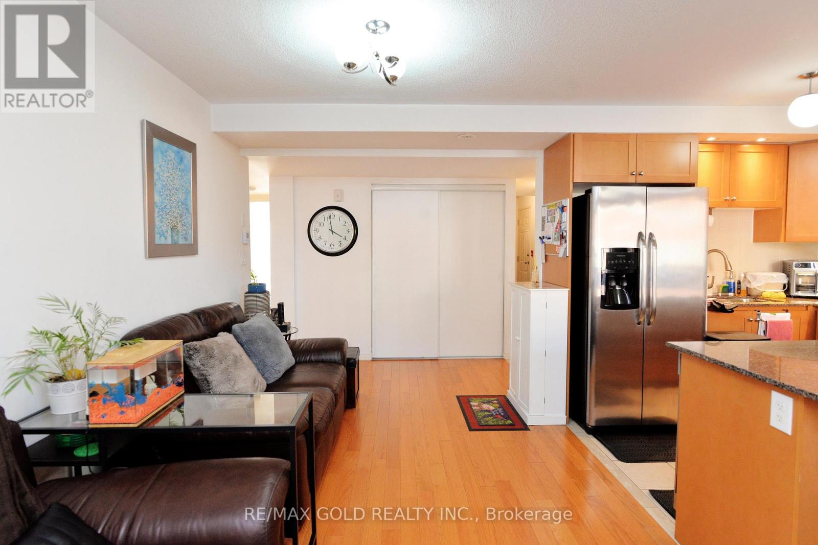 #26 671 WARDEN AVENUE - 8
