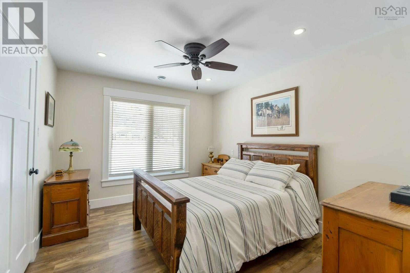 Property 16 of 21 of 472 Alexander MacKenzie Road