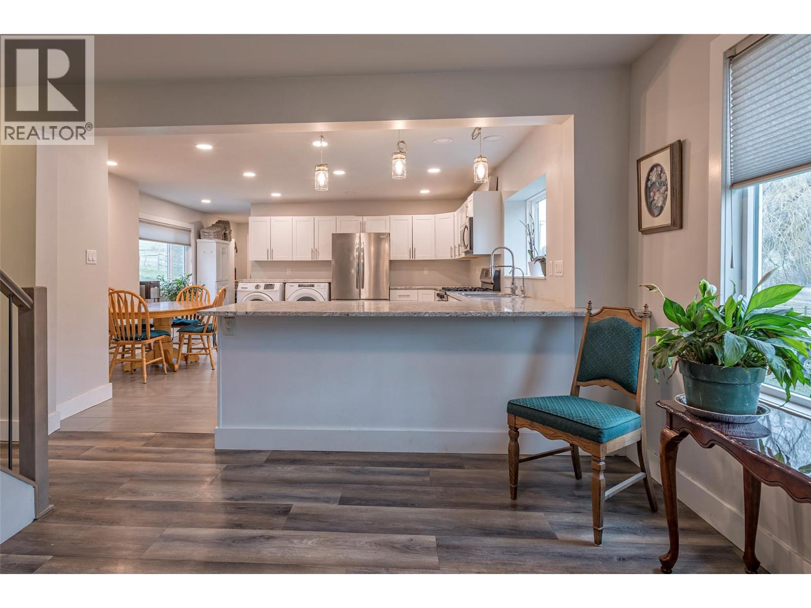 6449 97 Highway, Falkland