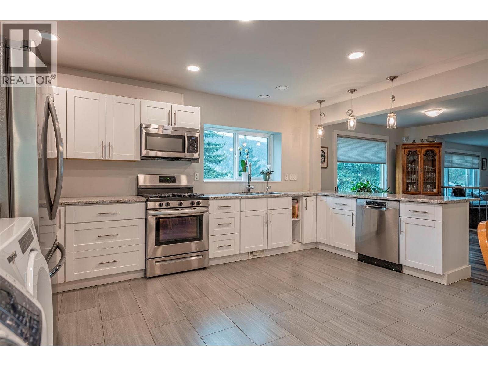 6449 97 Highway, Falkland