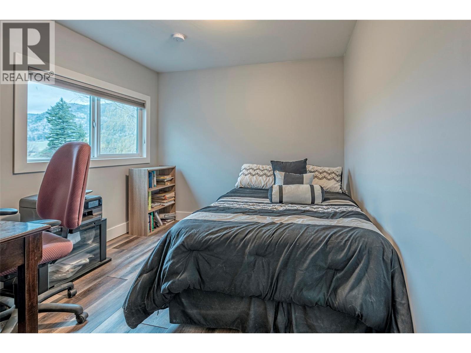 6449 97 Highway, Falkland