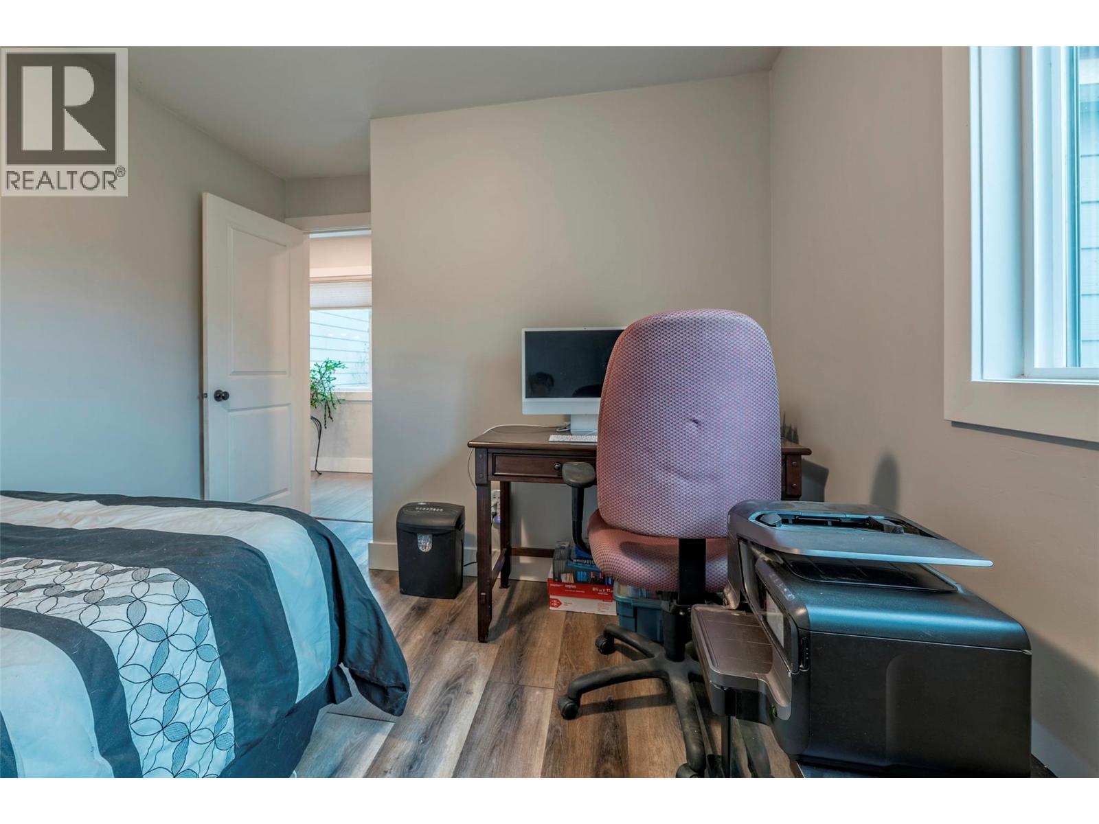 6449 97 Highway, Falkland