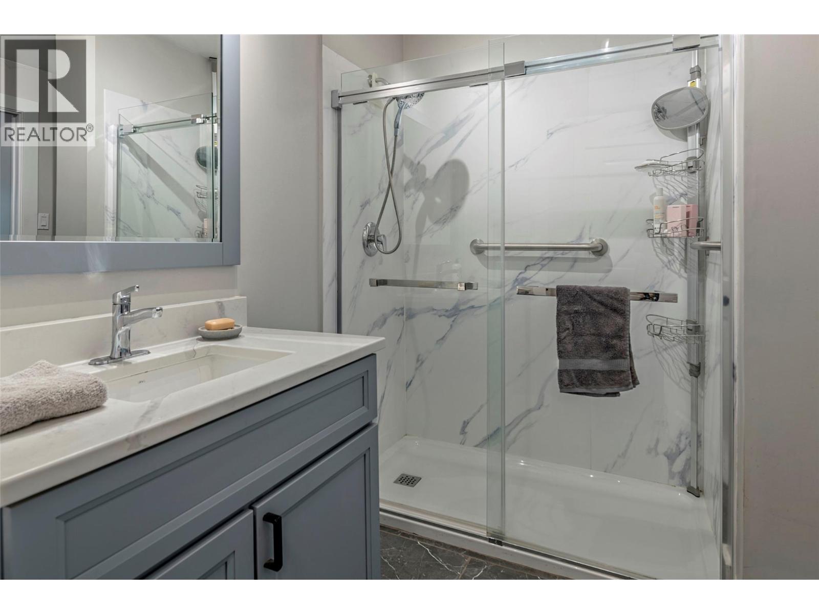 6449 97 Highway, Falkland