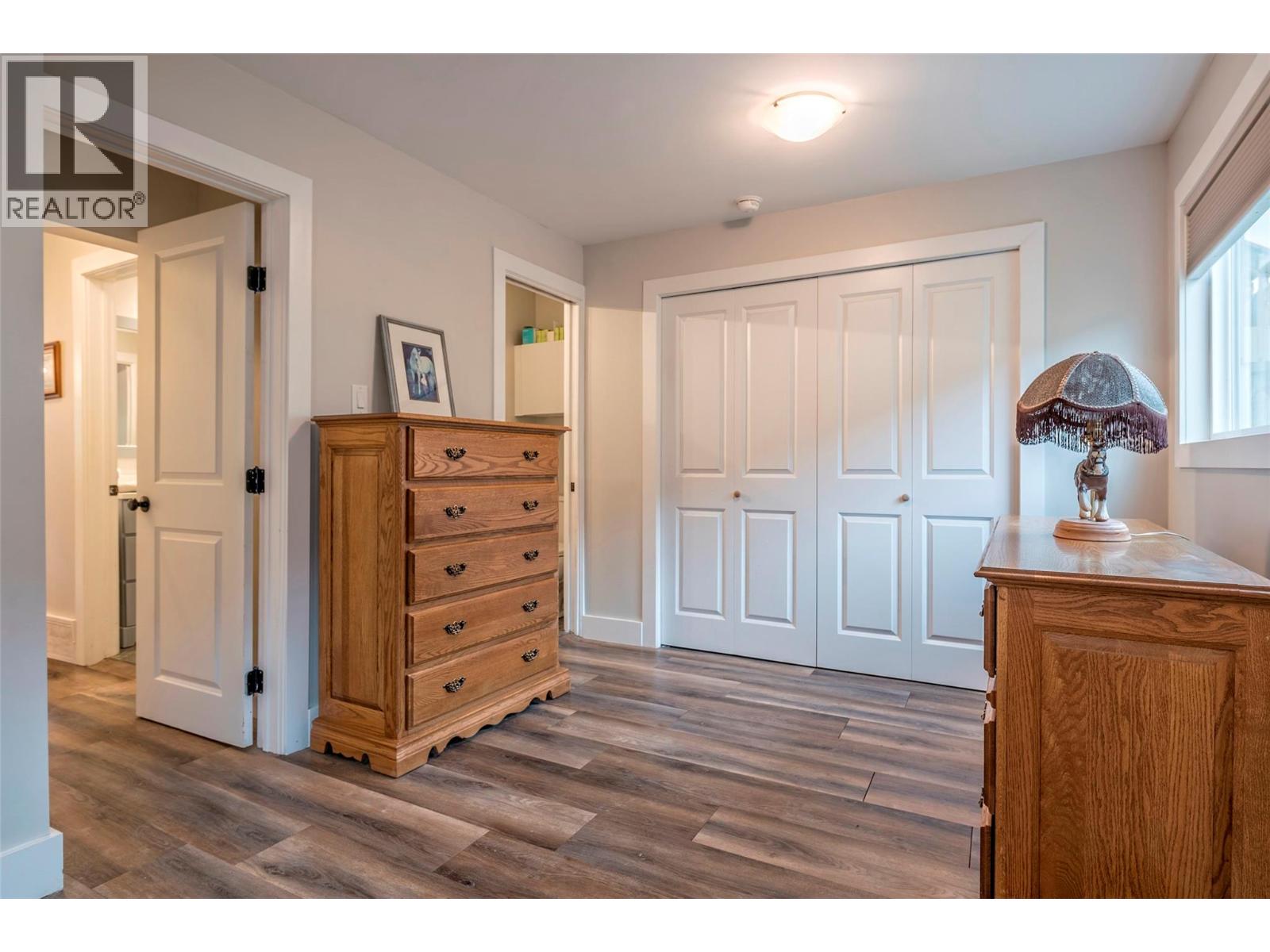 6449 97 Highway, Falkland