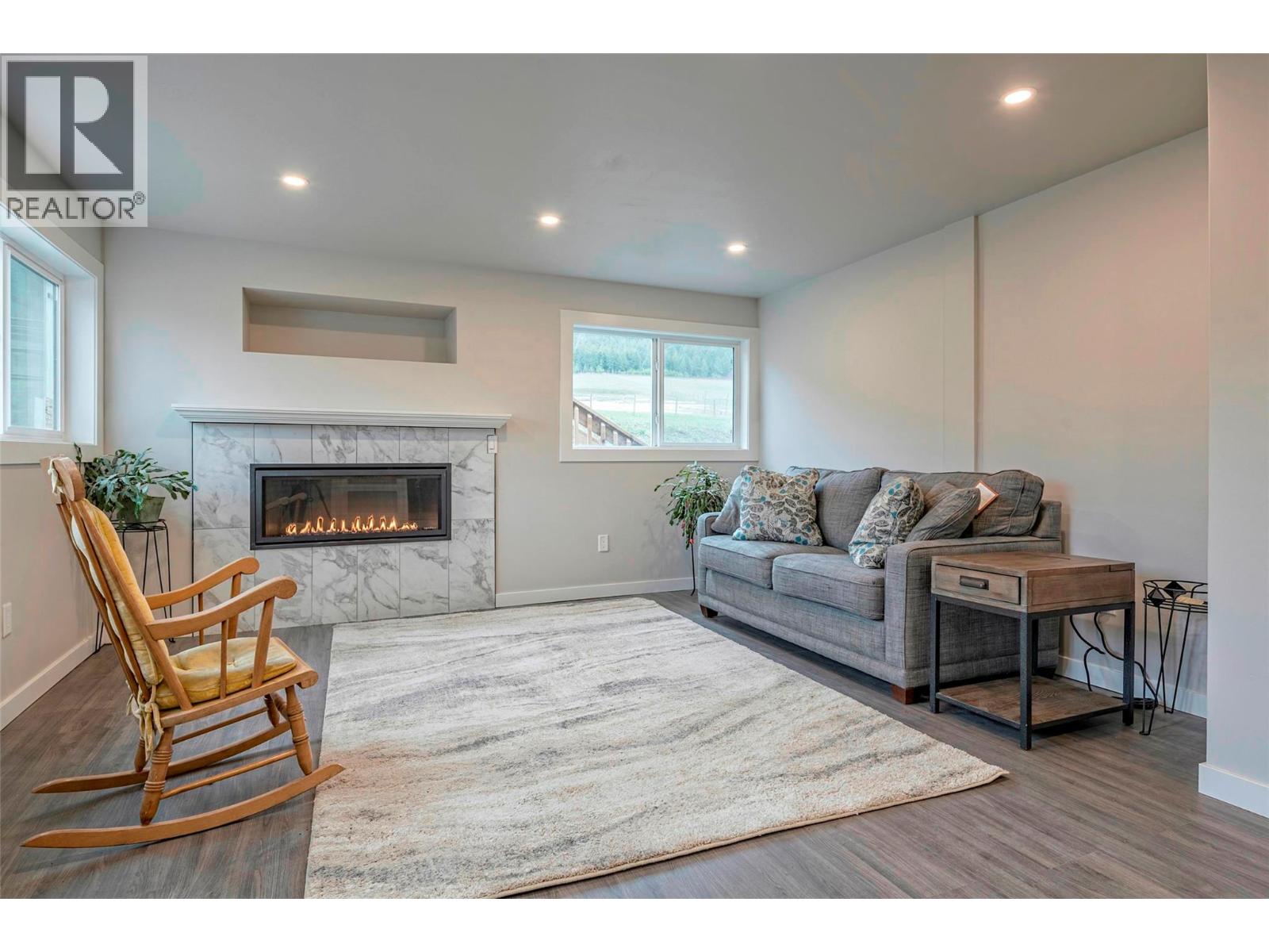 6449 97 Highway, Falkland