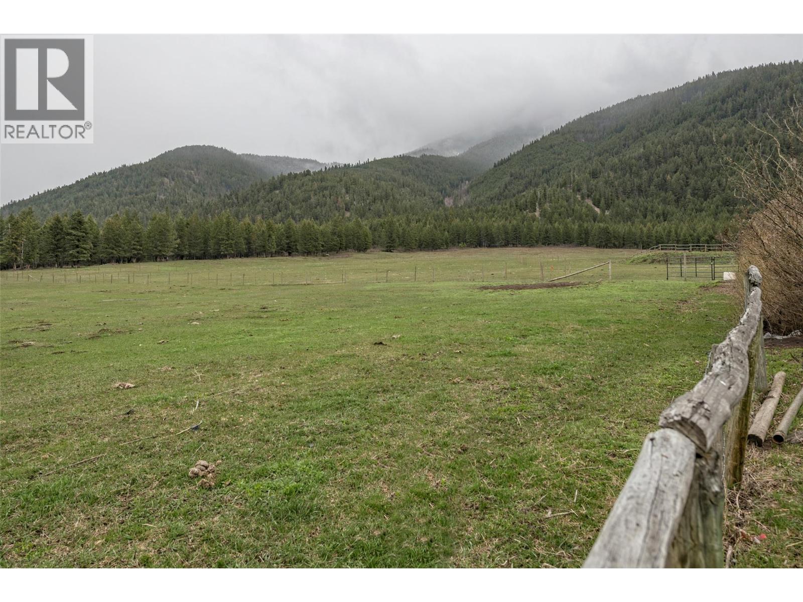 6449 97 Highway, Falkland