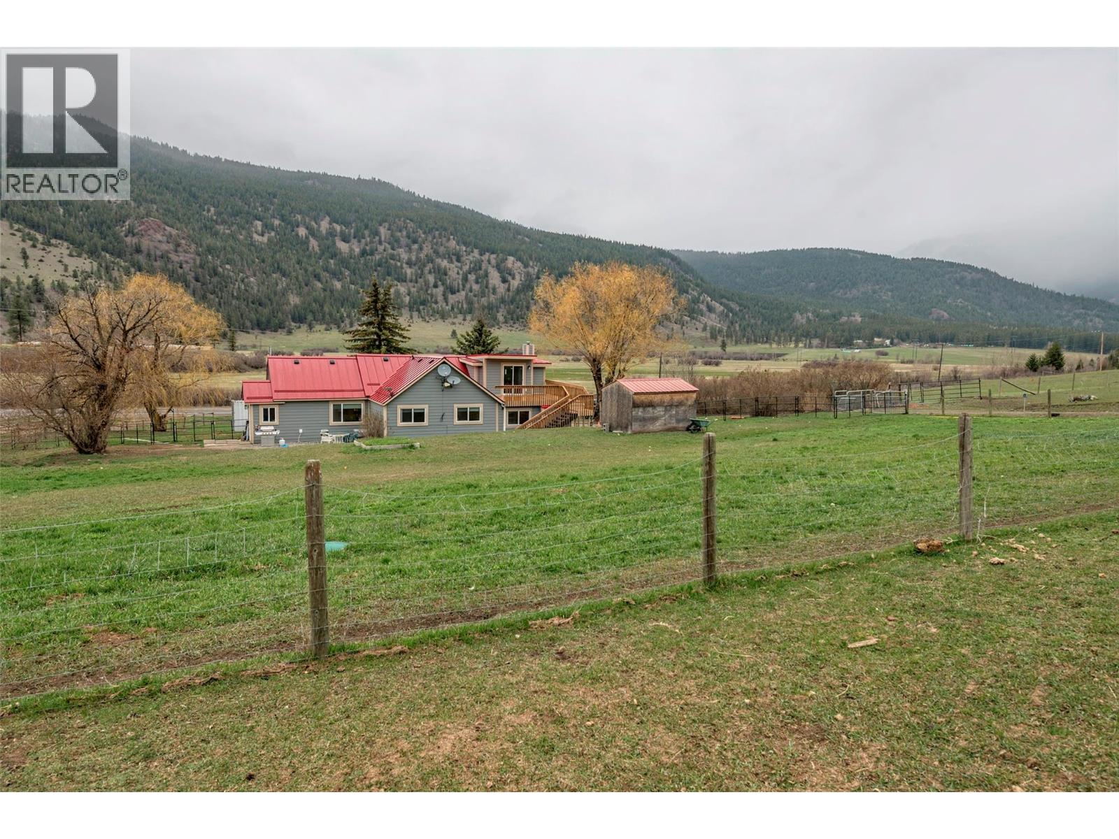 6449 97 Highway, Falkland