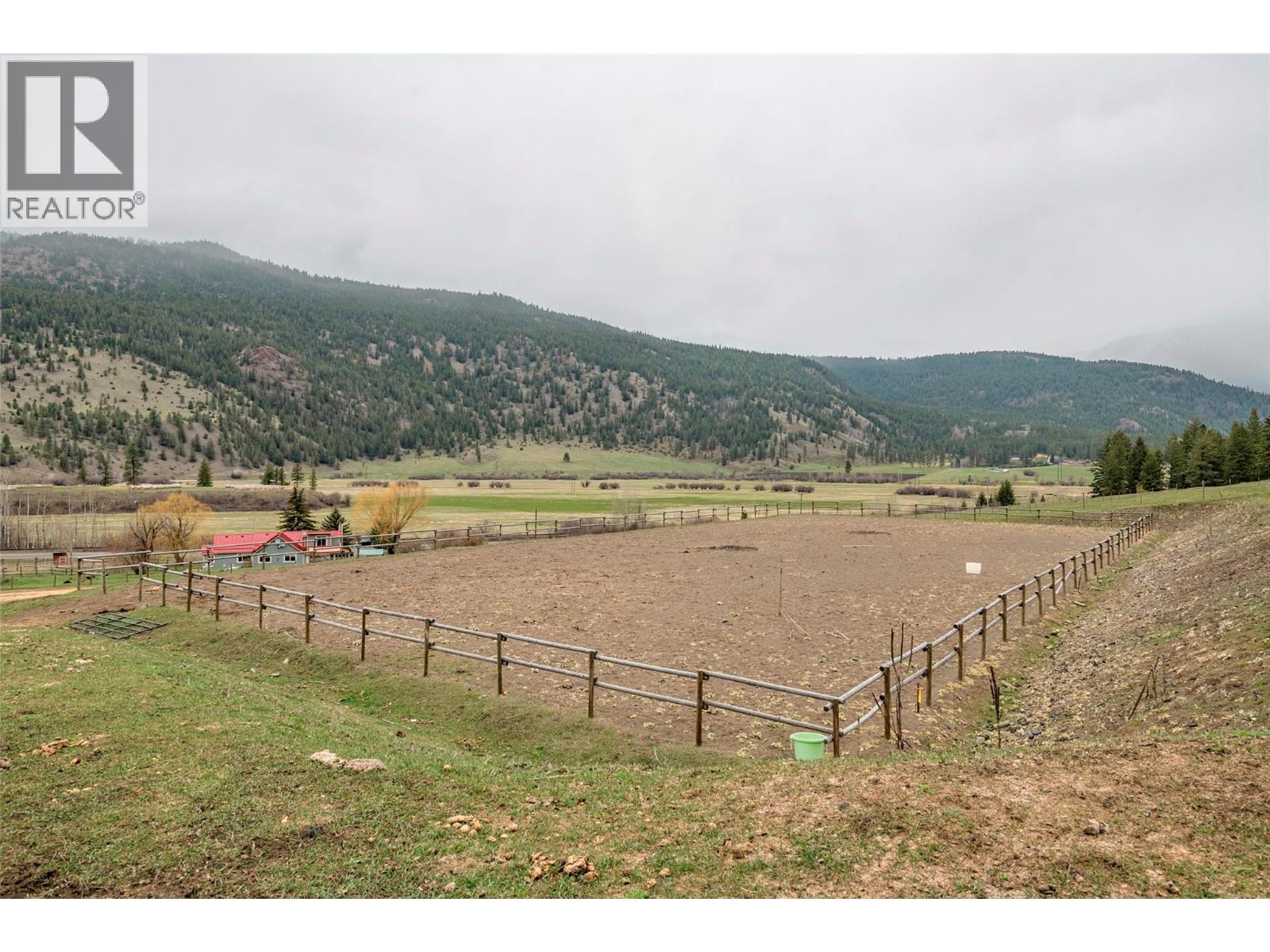 6449 97 Highway, Falkland