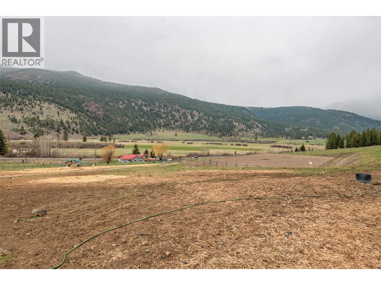 6449 97 Highway, Falkland