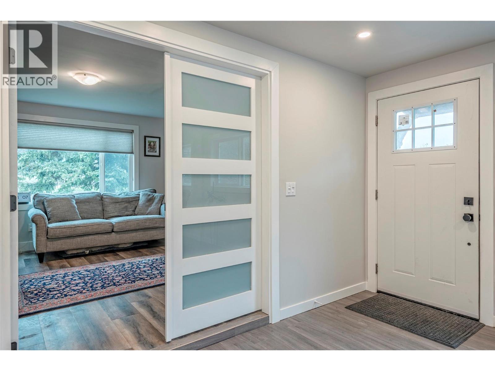 6449 97 Highway, Falkland