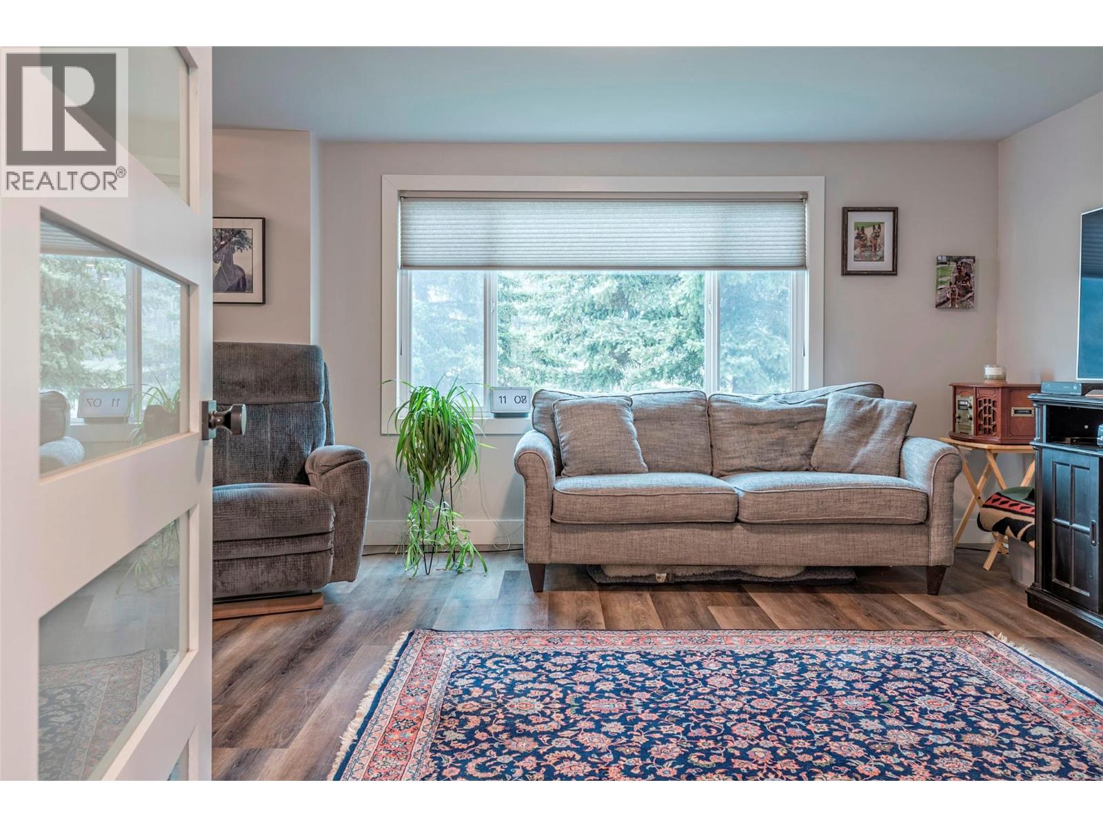 6449 97 Highway, Falkland