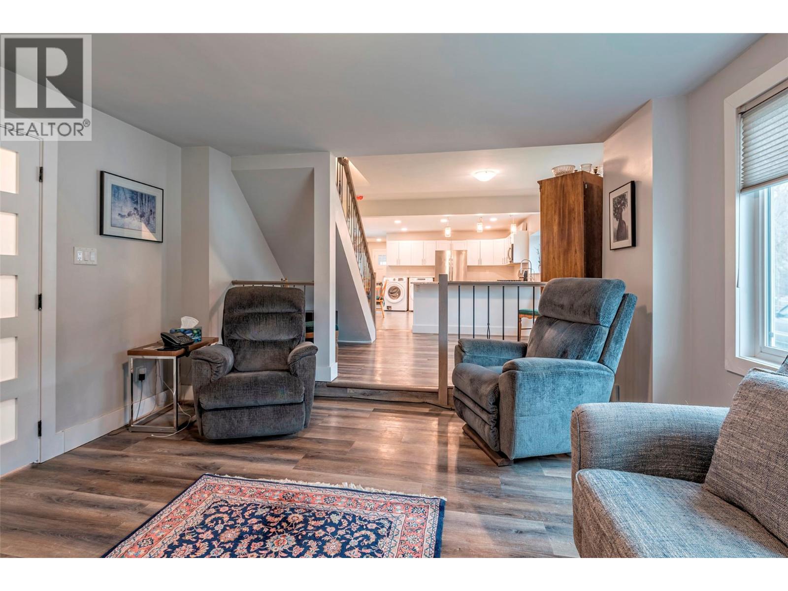 6449 97 Highway, Falkland