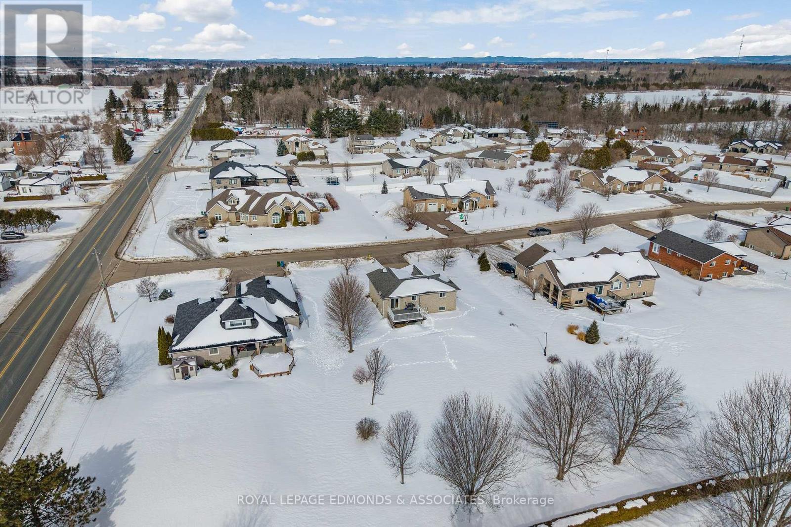 89 RIVERCREST DR. DRIVE — photo 42