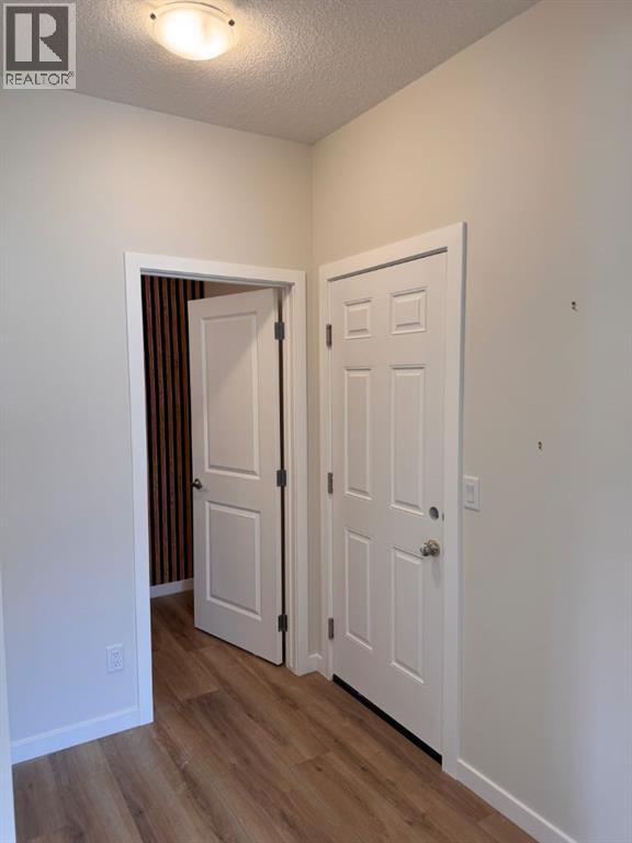 Single Family House for Sale in  Wolf Hollow Road SE Wolf Willow Calgary 