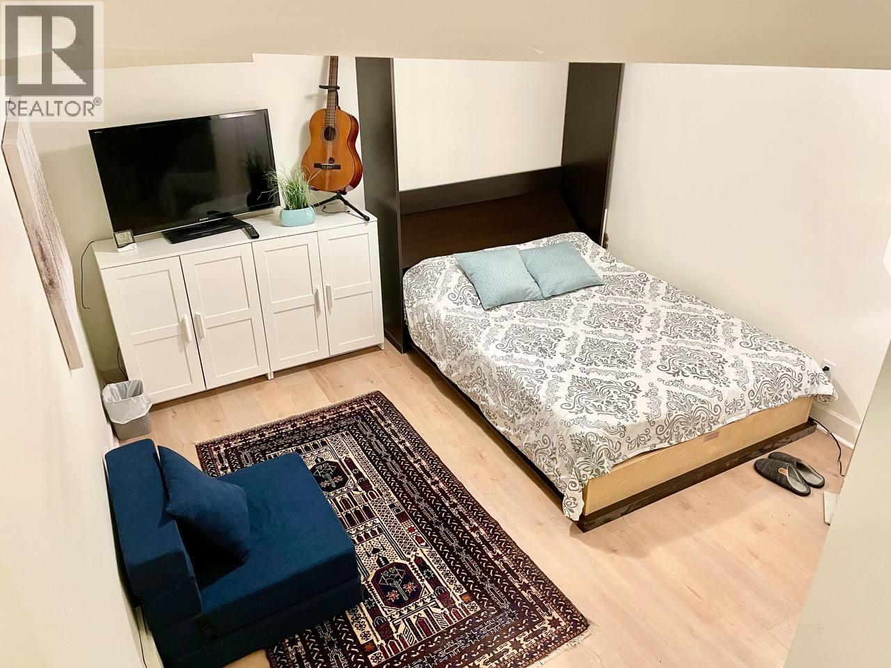 9 215 E 4TH STREET, North Vancouver