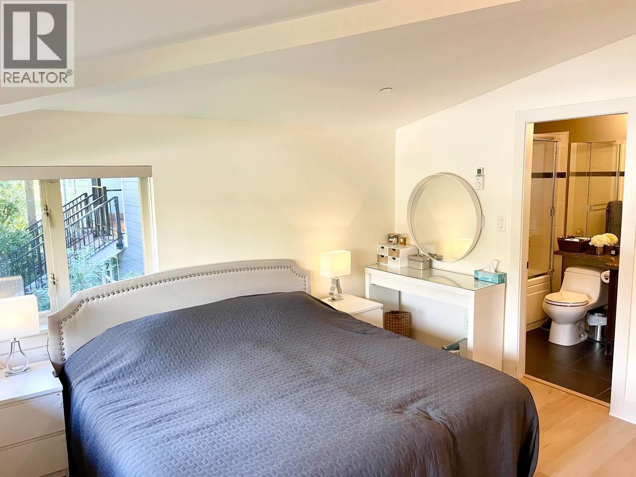 9 215 E 4TH STREET, North Vancouver