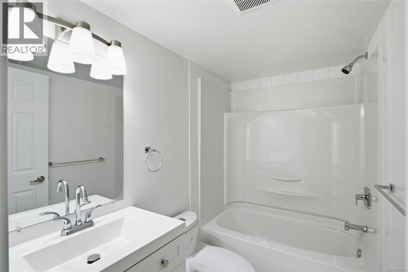 202 3108 Barons Rd, Nanaimo