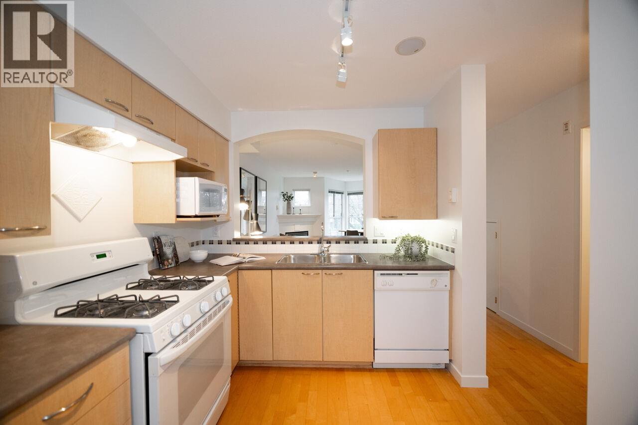 211 692 W 7TH AVENUE, Vancouver