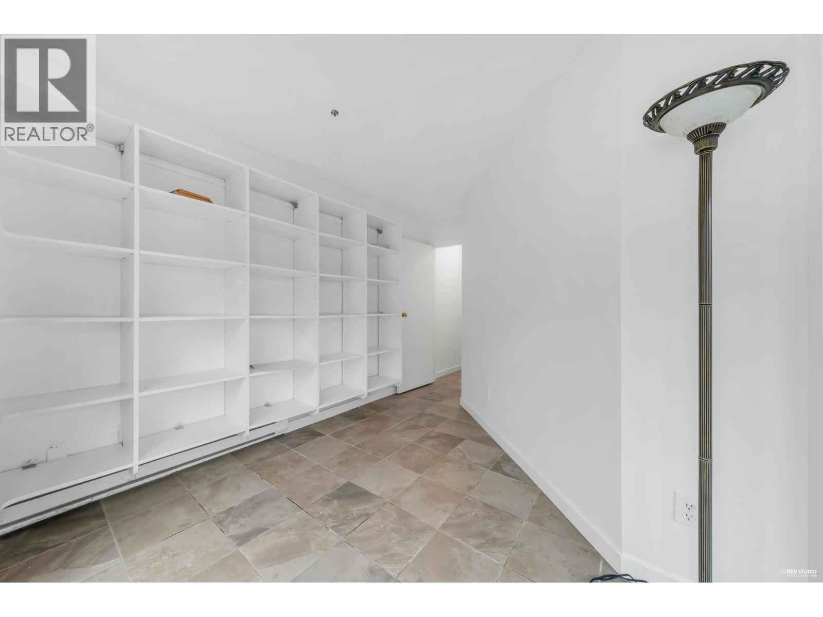 107 933 W 8TH AVENUE, Vancouver