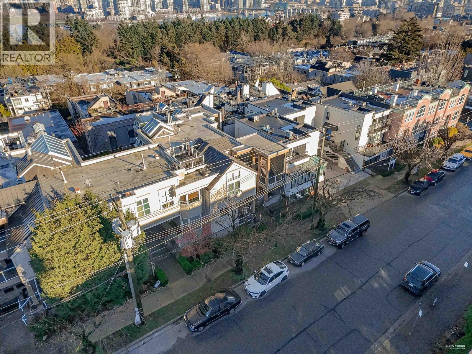 107 933 W 8TH AVENUE, Vancouver