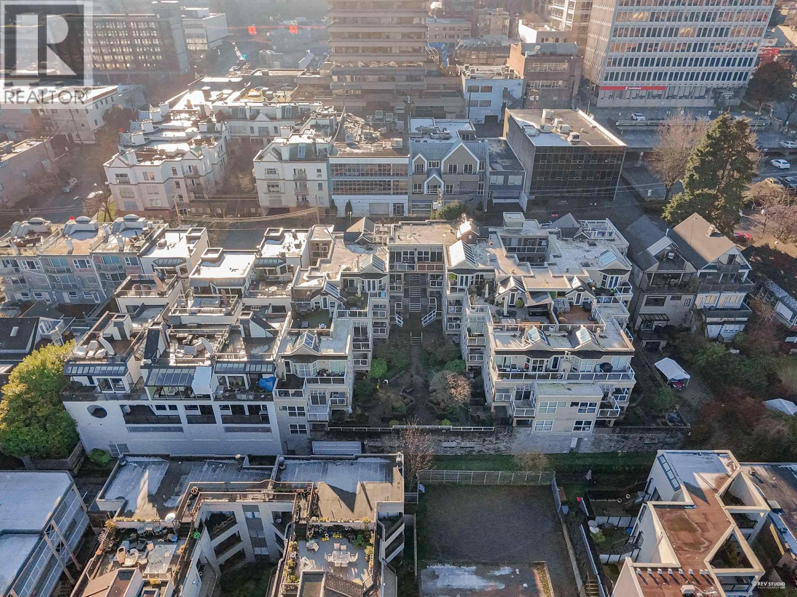 107 933 W 8TH AVENUE, Vancouver