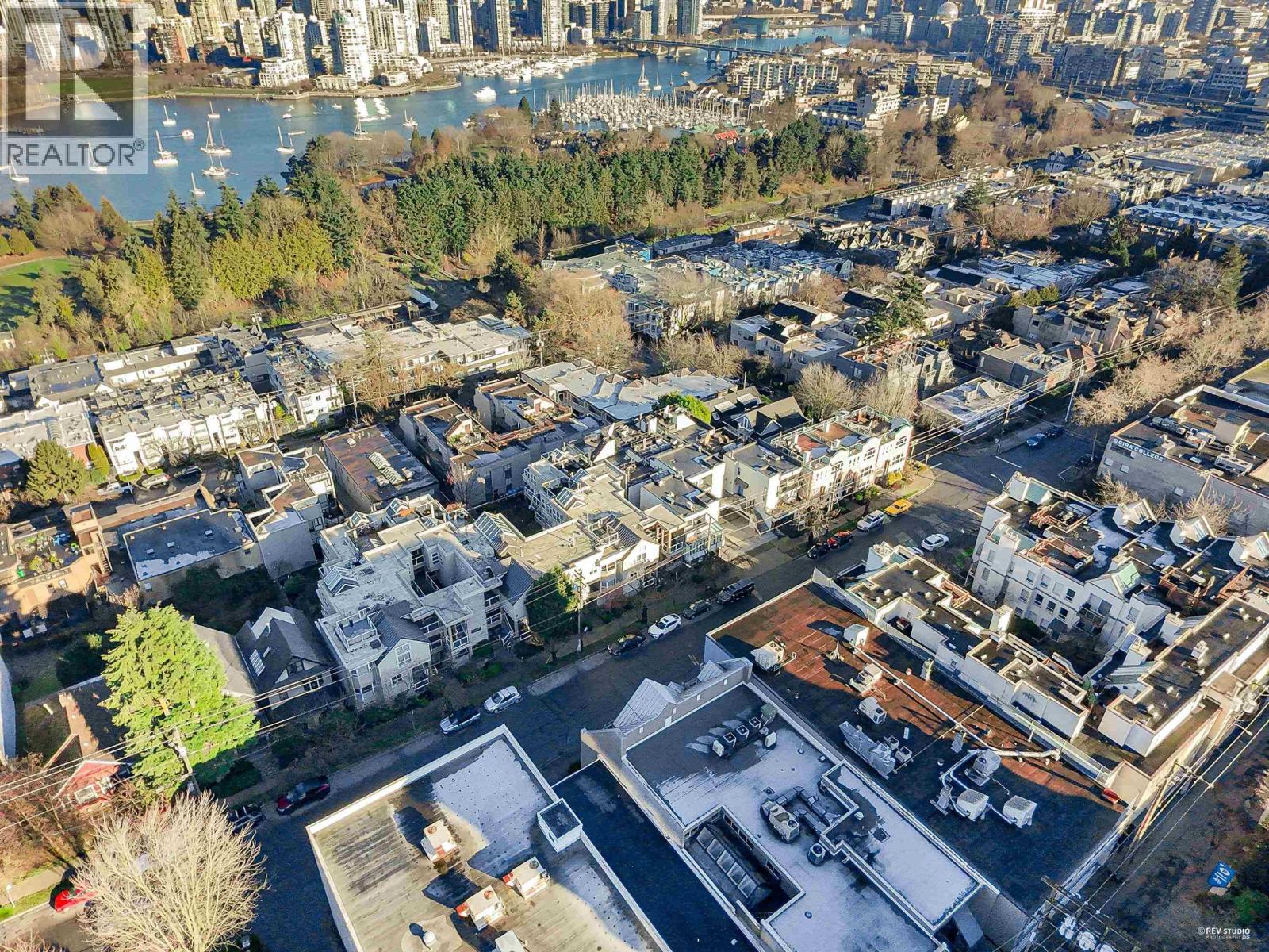 107 933 W 8TH AVENUE, Vancouver