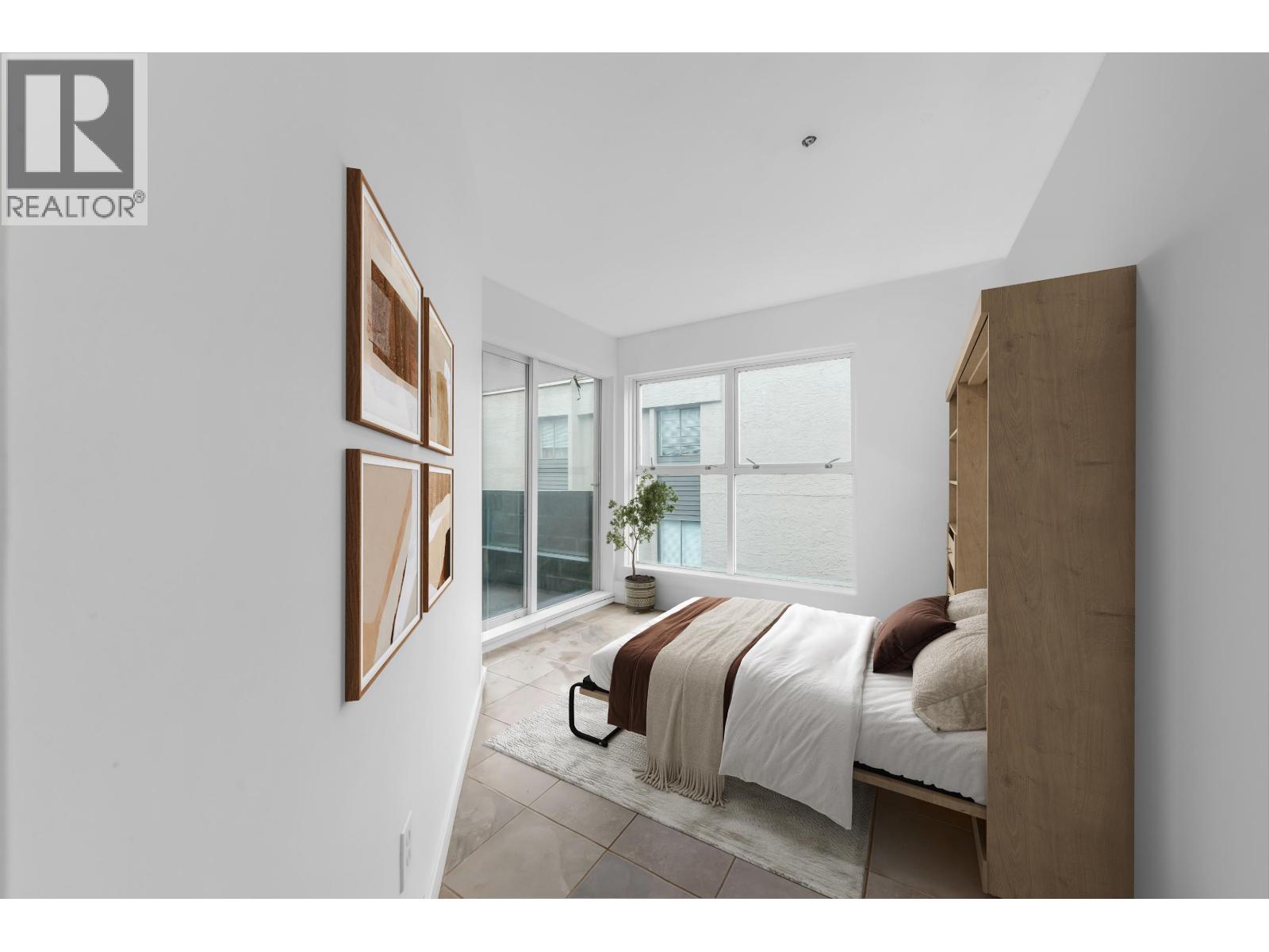 107 933 W 8TH AVENUE, Vancouver