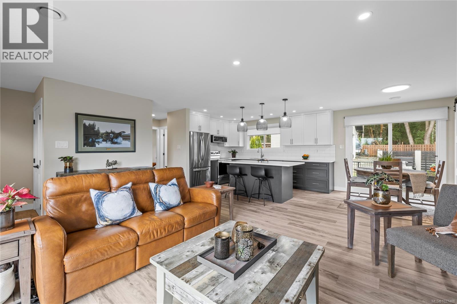 7455 Clark Cres, Lantzville