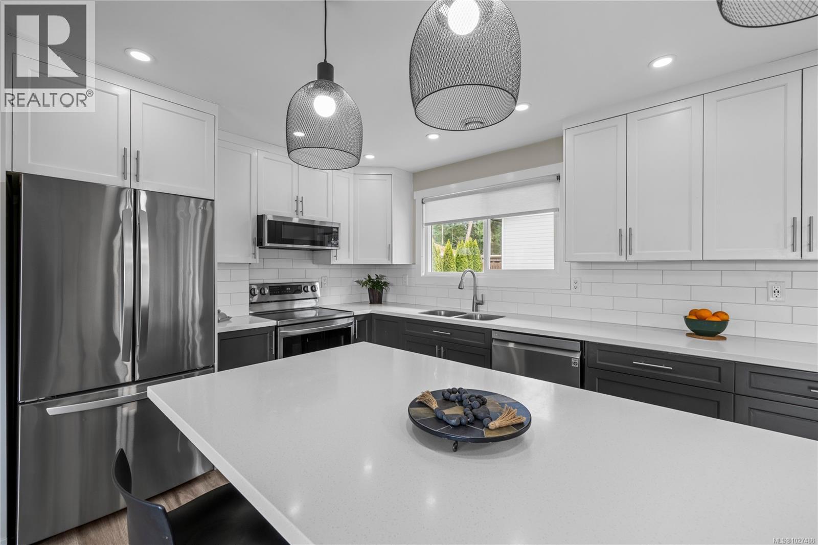 7455 Clark Cres, Lantzville