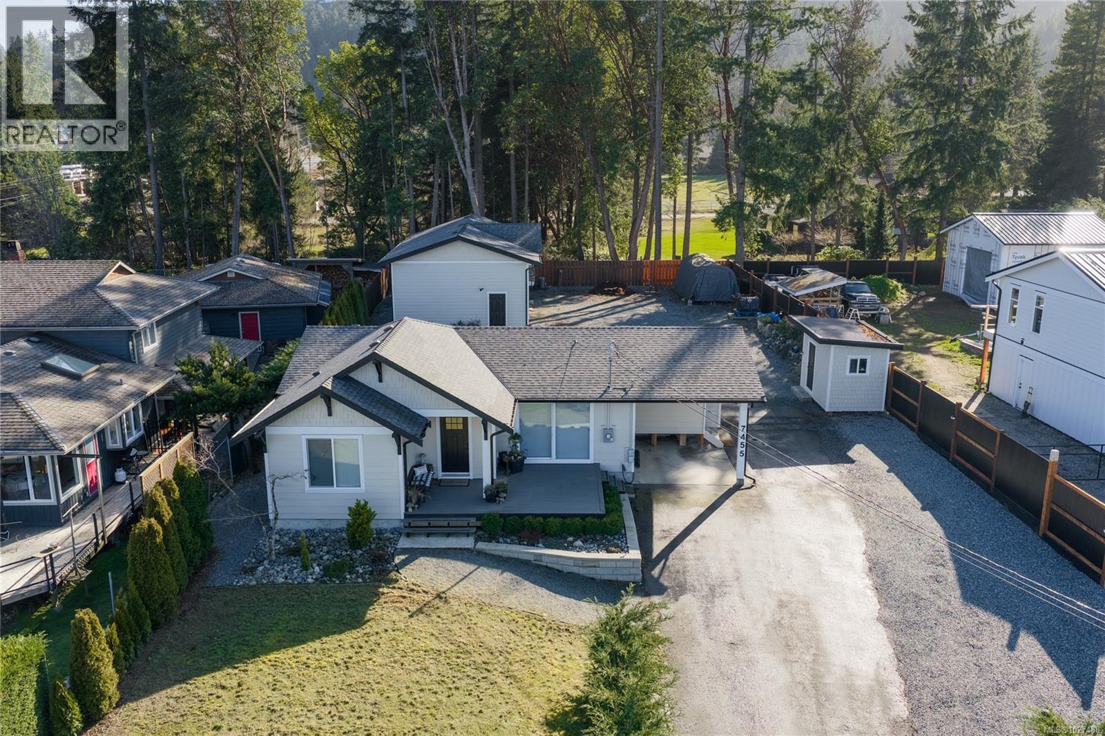 7455 Clark Cres, Lantzville