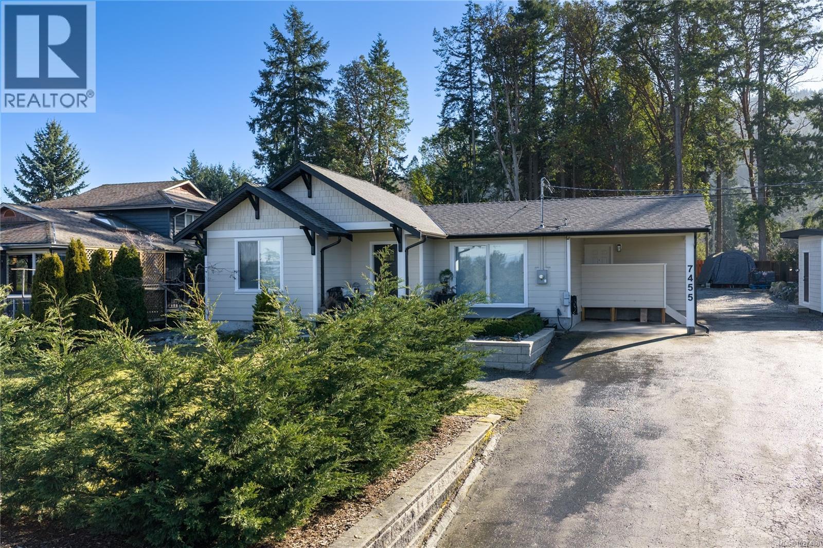 7455 Clark Cres, Lantzville