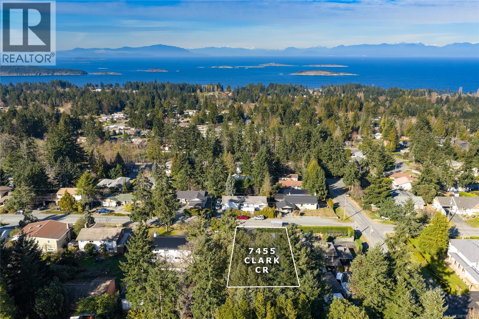 7455 Clark Cres, Lantzville