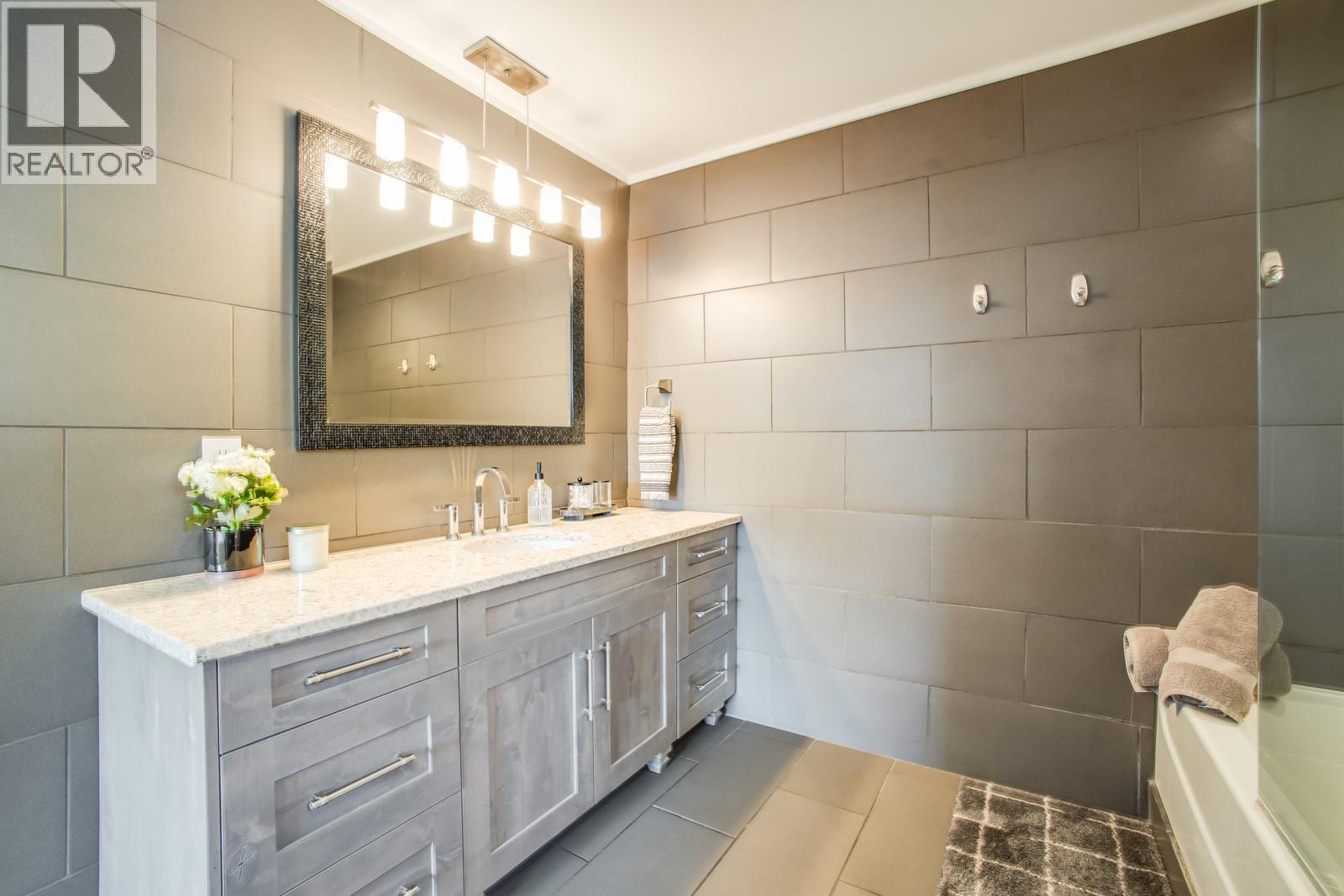  819 Cadder Avenue, Kelowna