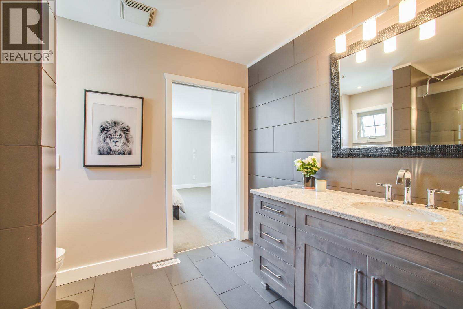  819 Cadder Avenue, Kelowna