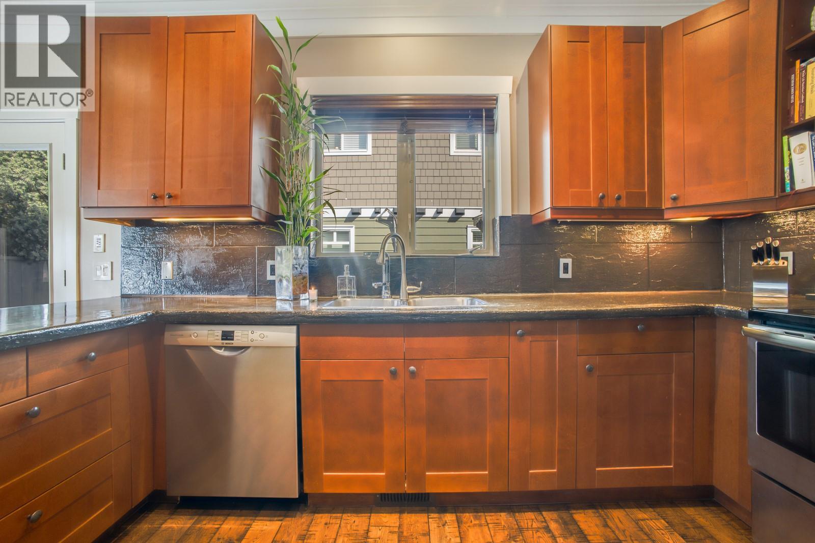  819 Cadder Avenue, Kelowna