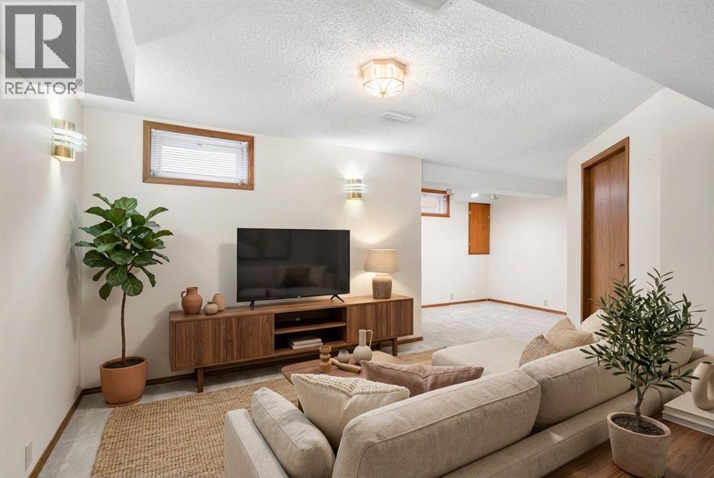 Single Family House for Sale in    Street SW Cedarbrae Calgary 