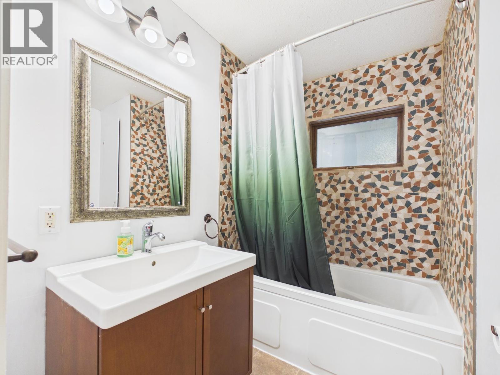 3024 EDWARDS DRIVE - 11