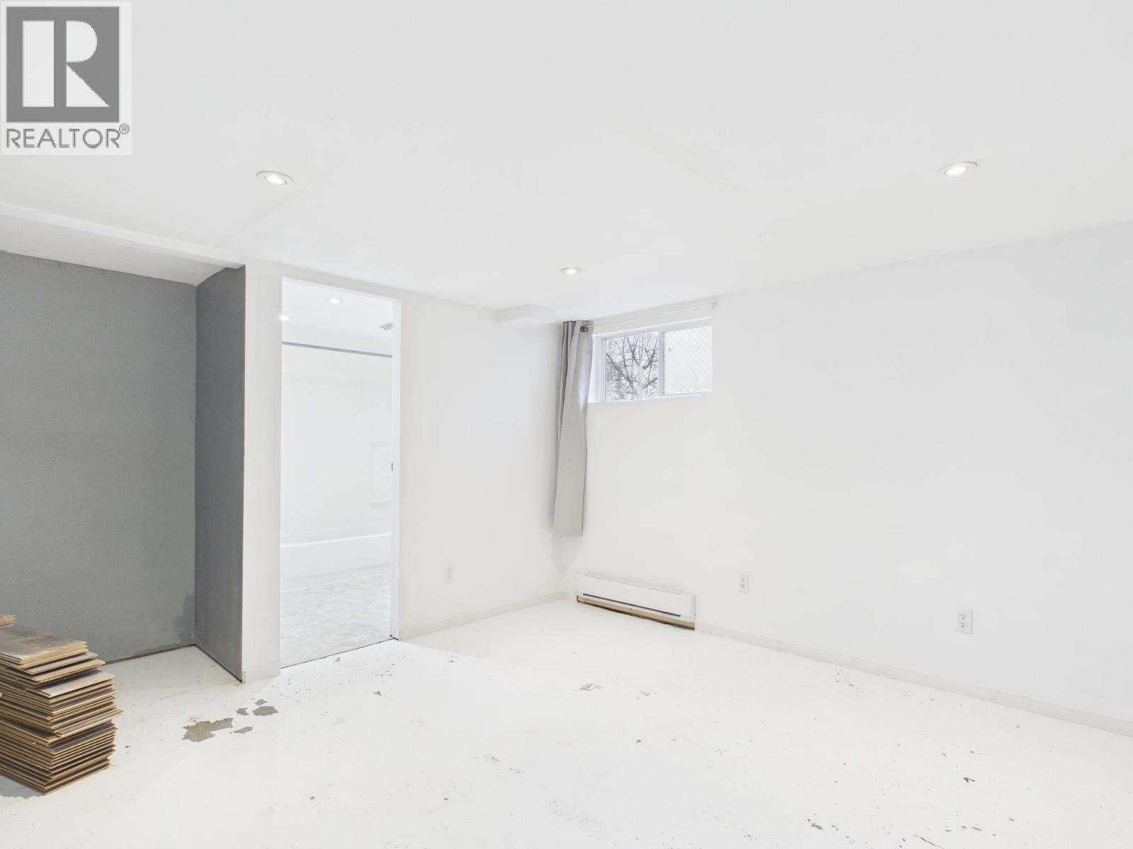 3024 EDWARDS DRIVE - 23