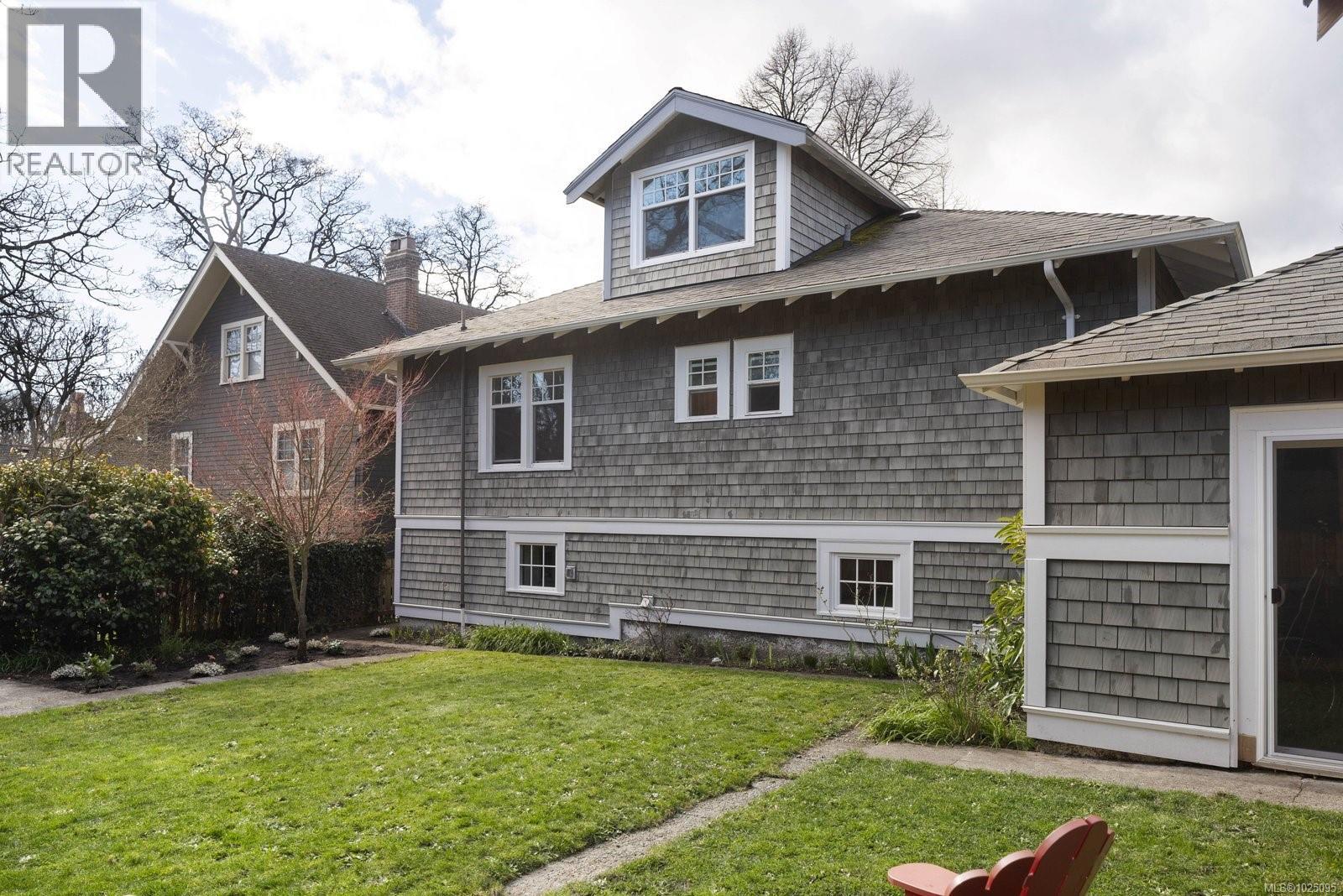 1175 St. Patrick St, Oak Bay