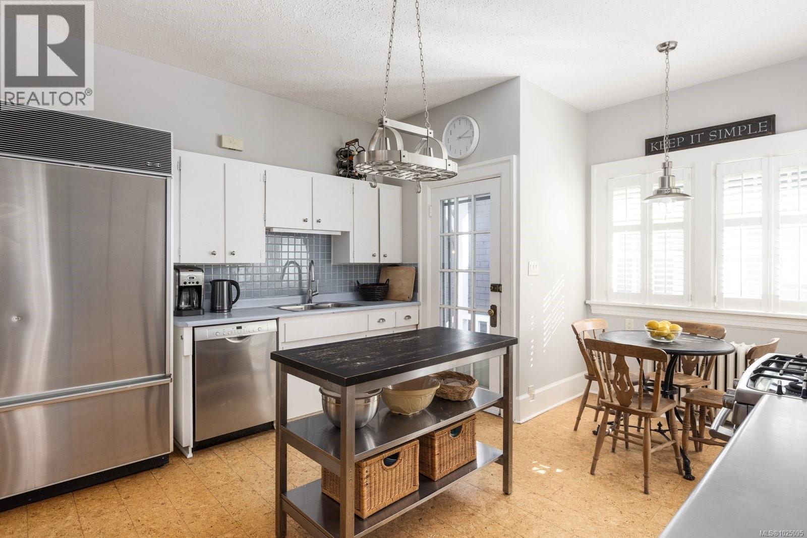 1175 St. Patrick St, Oak Bay