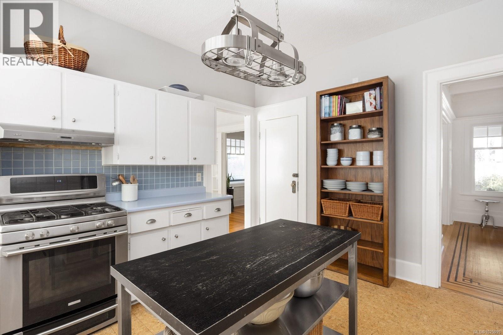 1175 St. Patrick St, Oak Bay